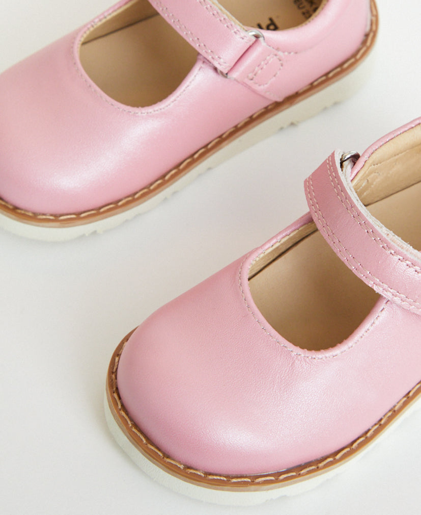 NEW girls size 4 KARELA KIDS - leather sold shoes in white/pink